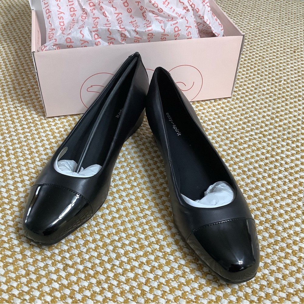 Easy Spirit Black Flats with Classic Style and Medium Heel